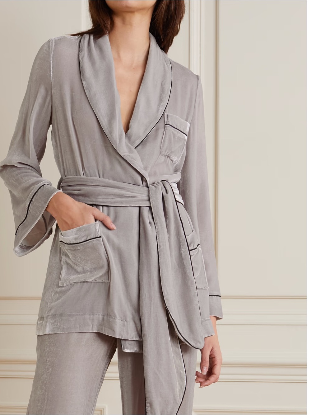 SLEEPING WITH JACQUES
 Bon Vivant belted velvet robe Dove Grey Sz S 4